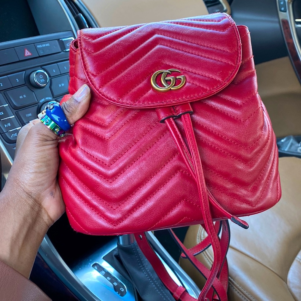 GG MARMONT MATELASS GUCCI MINI BOOKBAG.